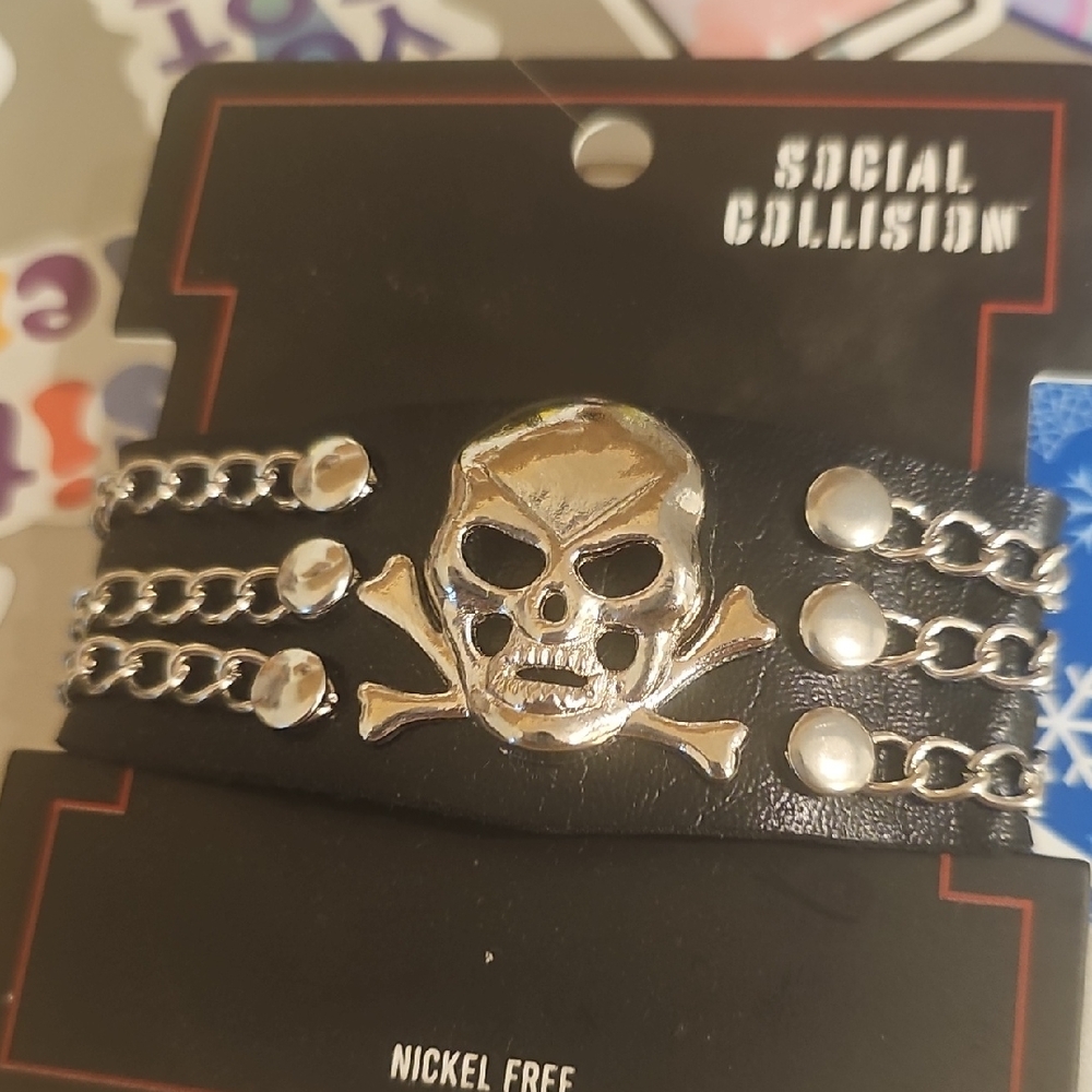 Hot Topic Black and Silver Skull Bracelet